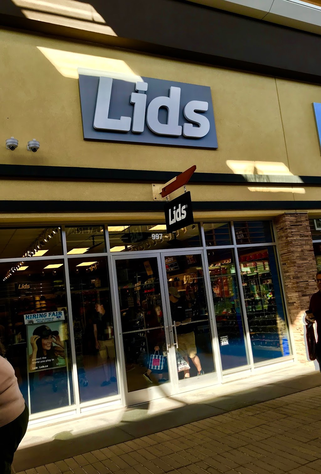 Lids | 8555 Campeau Dr SP997, Ottawa, ON K2T 0K5, Canada | Phone: (613) 831-0880