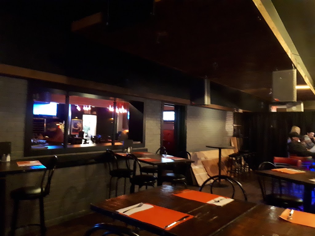 Bar lEntracte Enr | 664 Renault B, Beauceville, QC G5X 1M4, Canada | Phone: (418) 774-6110