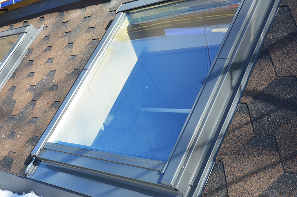 Best Roofing Toronto Services by Universal Roofs Inc | 30 Braddock Rd, Etobicoke, ON M9W 5H8, Canada | Phone: (416) 732-2421