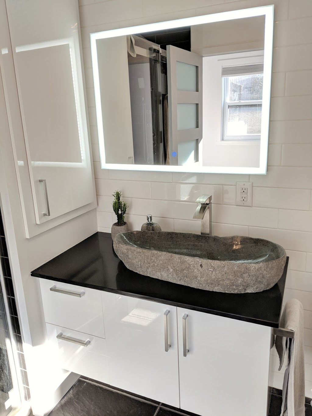 Skyllas Sunstrum | 307 Rue Théberge, Terrebonne, QC J6W 2R3, Canada | Phone: (438) 391-3884