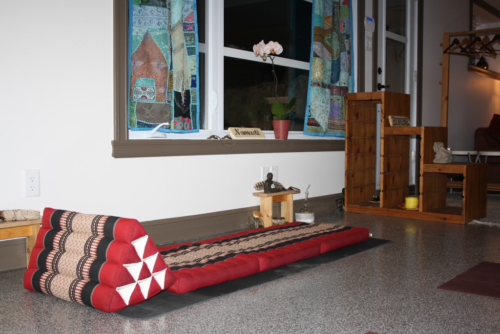 Yonicascade | 821 Ch des Hauteurs, Saint-Hippolyte, QC J8A 1J2, Canada | Phone: (514) 804-0613