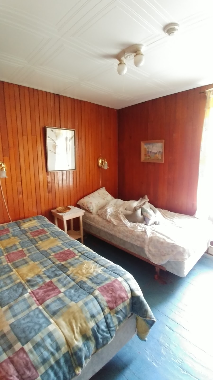Auberge Laurentienne Laurentian lodge | 1162 Rue Principale, Prévost, QC J0R 1T0, Canada | Phone: (450) 327-5201