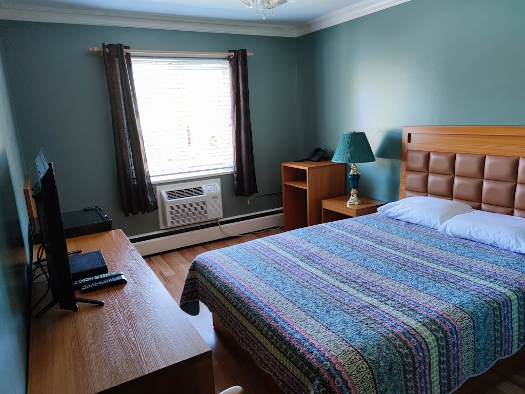 Pemberton Hotel | 7423 Frontier St, Pemberton, BC V0N 2L0, Canada | Phone: (604) 894-6313