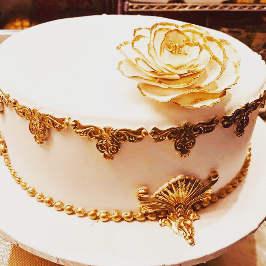 Lovely Cake & Pastry | 14834 Yonge St Unit 8, Aurora, ON L4G 7Y4, Canada | Phone: (905) 726-2226