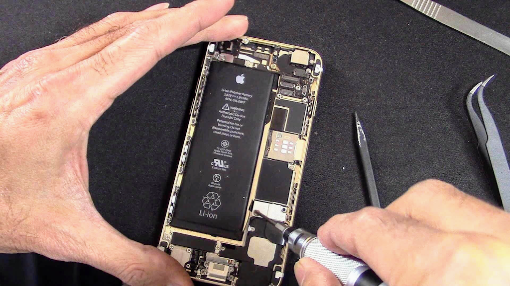 Peterboroughiphonerepair | 125 Ridgewood Rd, Peterborough, ON K9J 1P2, Canada | Phone: (705) 868-8505