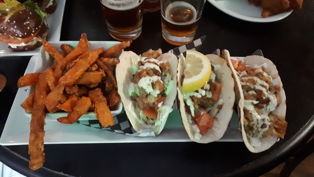 Black Swan Pub & Liquor Store | 2890 Shawnigan Lake Rd, Shawnigan Lake, BC V0R 2W0, Canada | Phone: (250) 743-5133