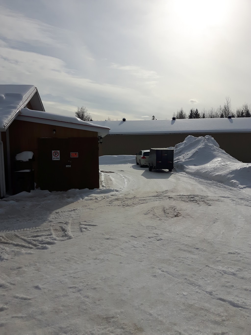 Location des Monts | 540 Rue Notre Dame, Saint-Alexis-des-Monts, QC J0K 1V0, Canada | Phone: (819) 668-6775
