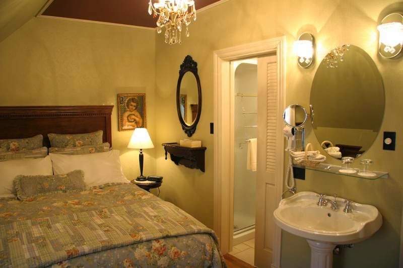 Auberge J.A. Moisan | 695 Rue Saint-Jean, Québec, QC G1R 1P7, Canada | Phone: (418) 914-3777