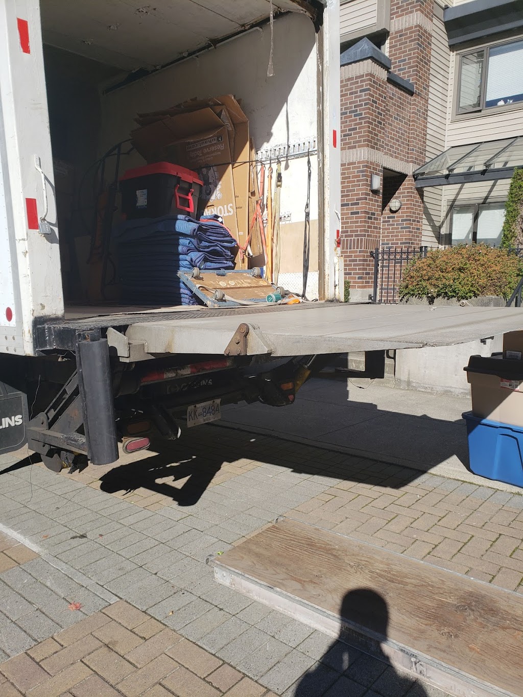 Van mover | 2811 Grandview Hwy, Vancouver, BC V5M 2E1, Canada | Phone: (778) 889-8878