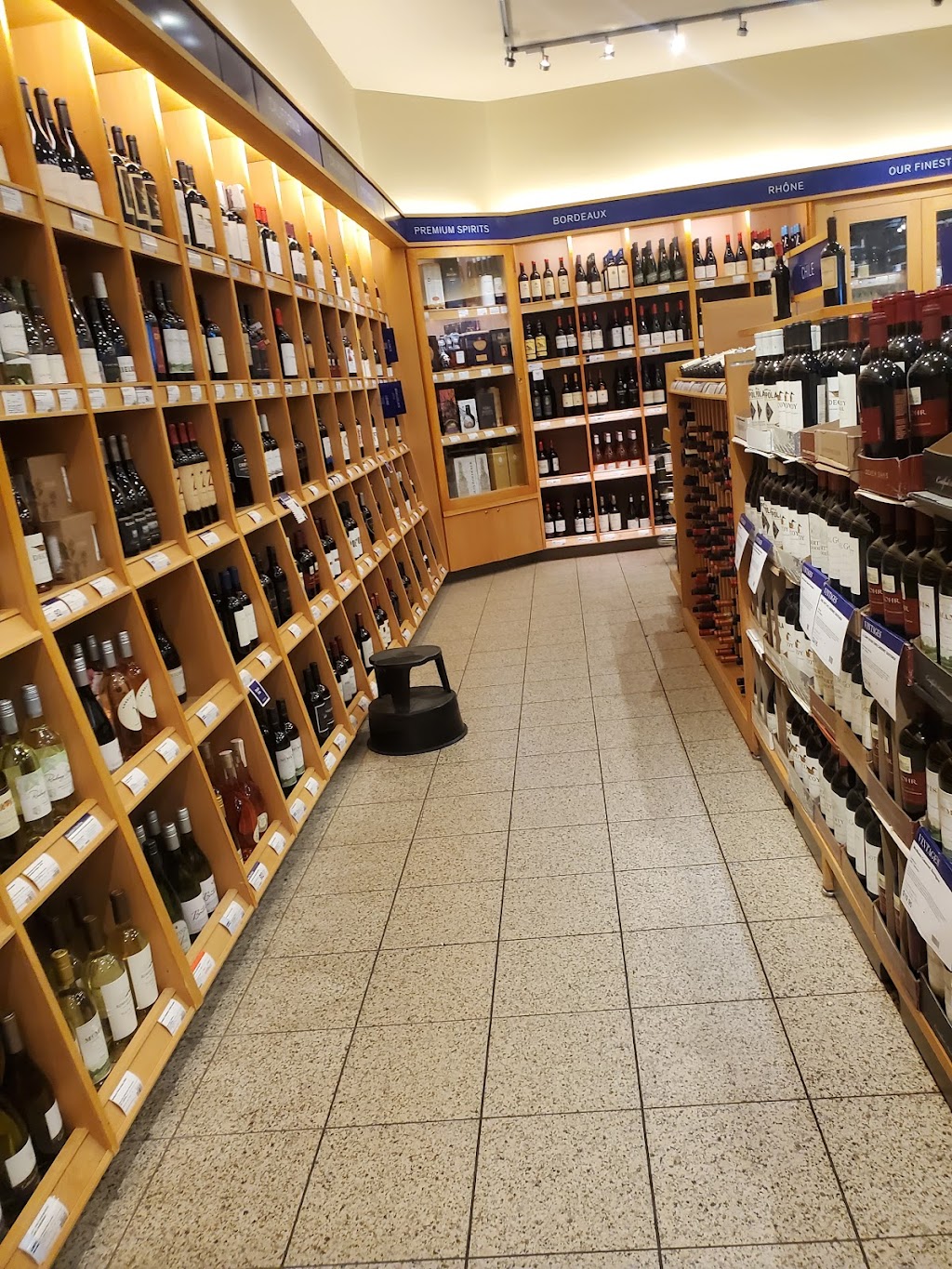 LCBO | 74 Dundas St E, Waterdown, ON L9H 0C2, Canada | Phone: (905) 689-6855