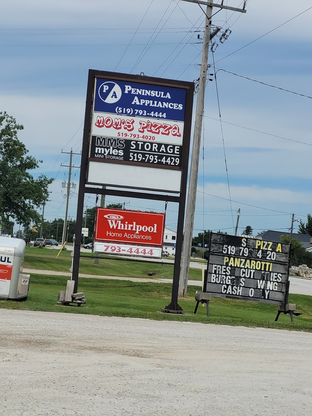 Moms pizza | 2845 Hwy 6, Lions Head, ON N0H 1W0, Canada | Phone: (519) 793-4020