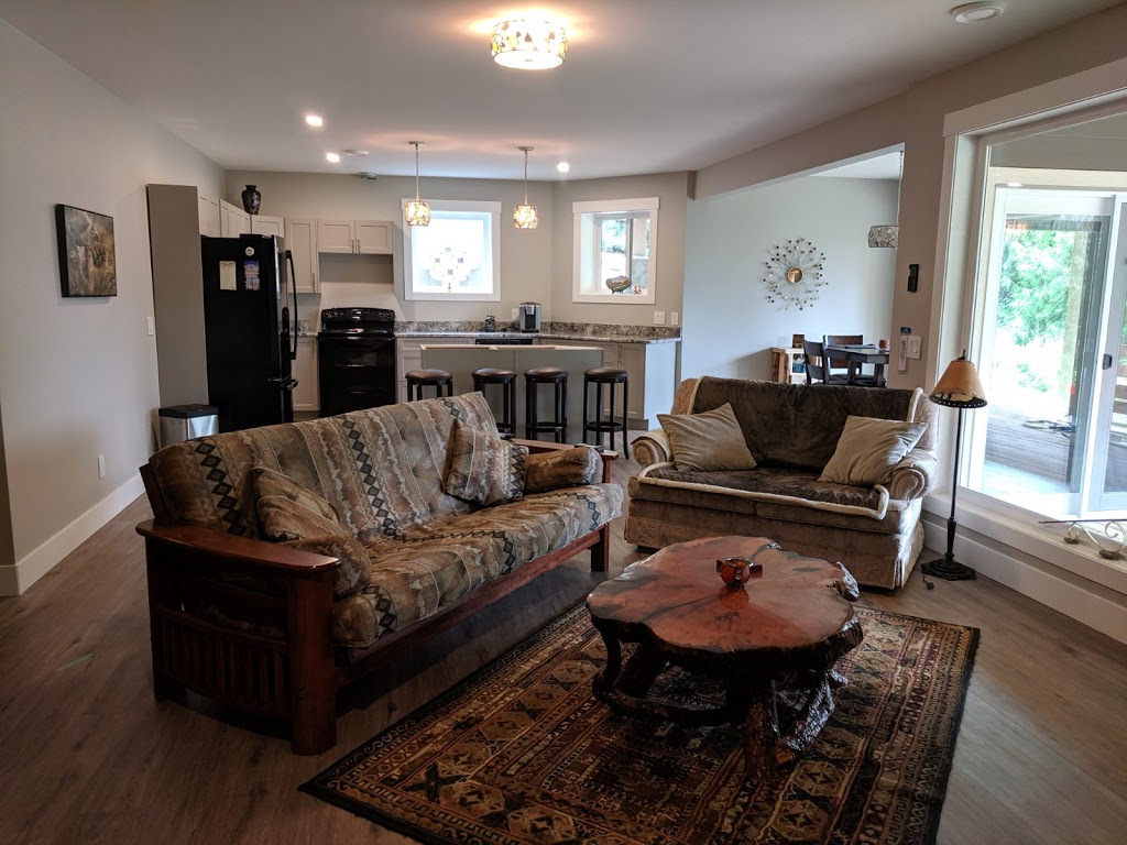 Shuswap Guest Suite Vacation Rental | 2465 Waverly Dr, Blind Bay, BC V0E 1H2, Canada | Phone: (780) 405-1550