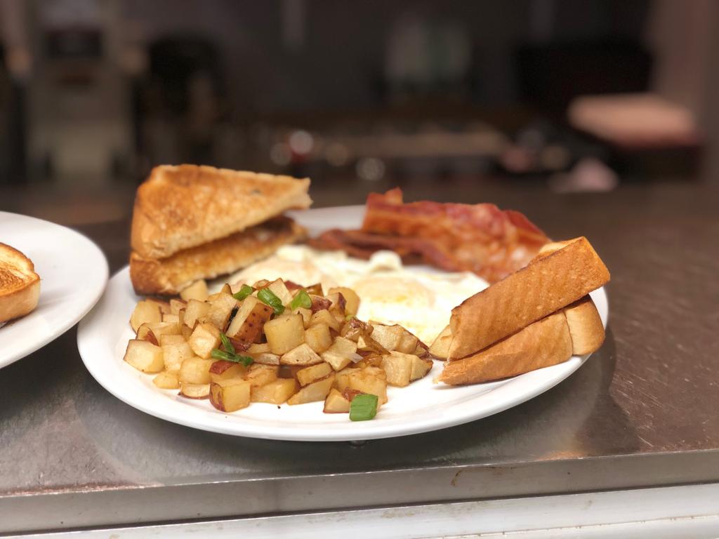 Uncle Rogers Family Dining & Lounge | 5103 50th St, Tofield, AB T0B 4J0, Canada | Phone: (780) 662-4441