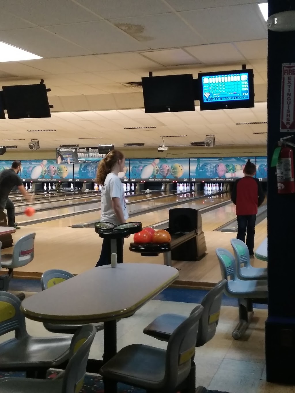 Allie Brandt Lanes - 6510 Lincoln Ave, Lockport, NY 14094, USA