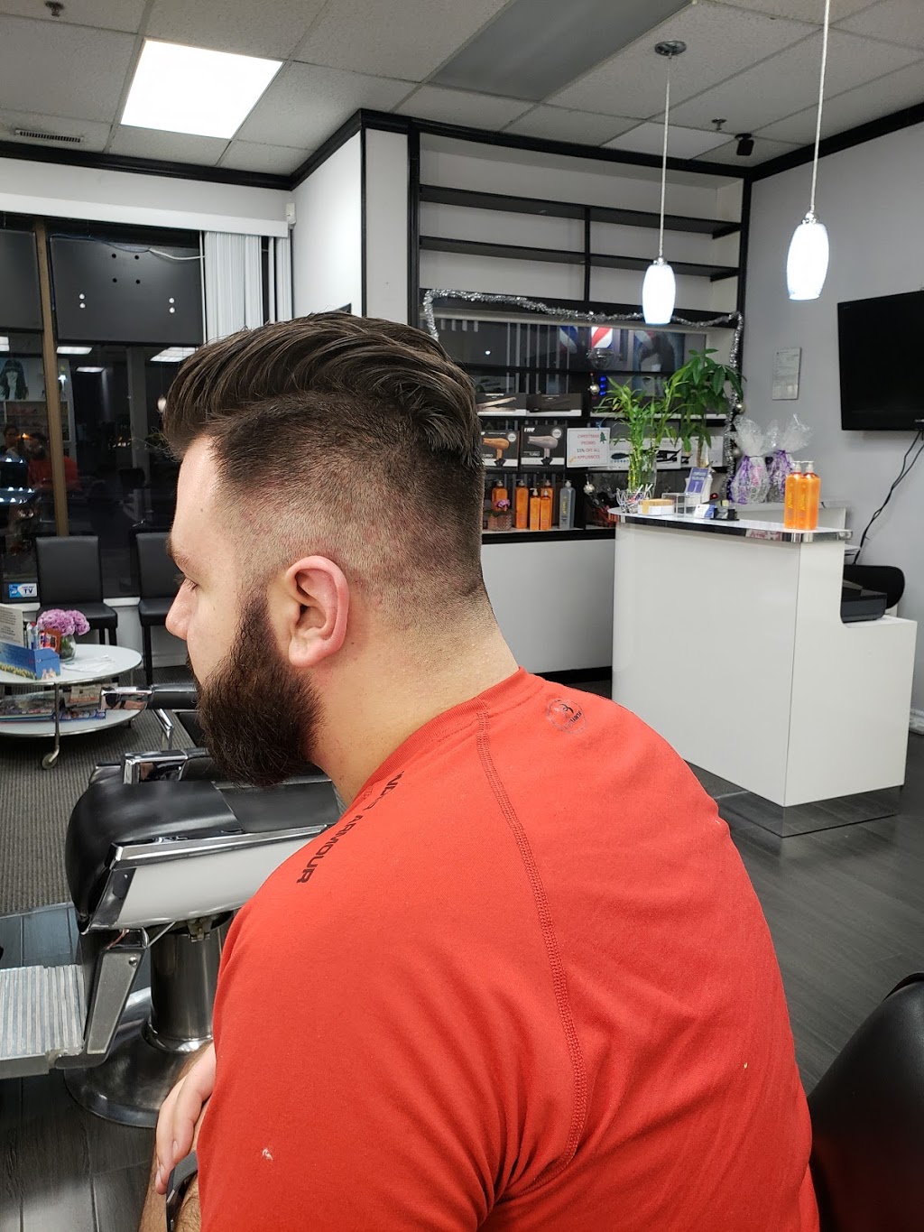 Pompadour Salon & Spa | 1447 Upper Ottawa St, Hamilton, ON L8W 3J6, Canada | Phone: (289) 755-0326