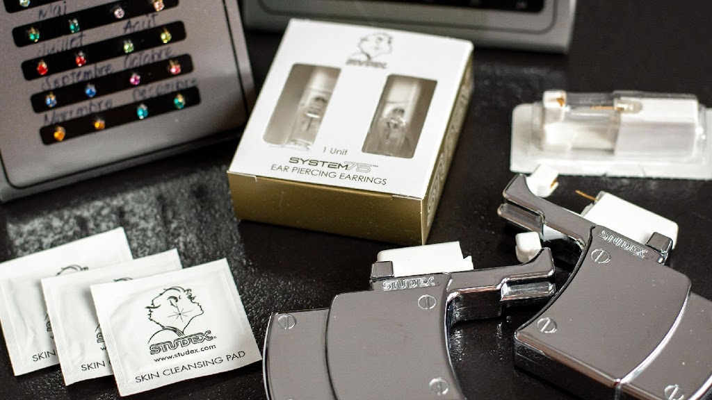 Émilie Charpentier Pose dongles Maquillage | 2211 Rue du Pont, Marieville, QC J3M 1K8, Canada | Phone: (450) 888-1995