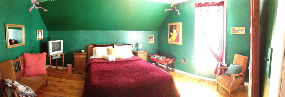 Emilys Place Bed and Breakfast | 22 Edward Street East, Creemore, ON L0M 1G0, Canada | Phone: (705) 795-5733