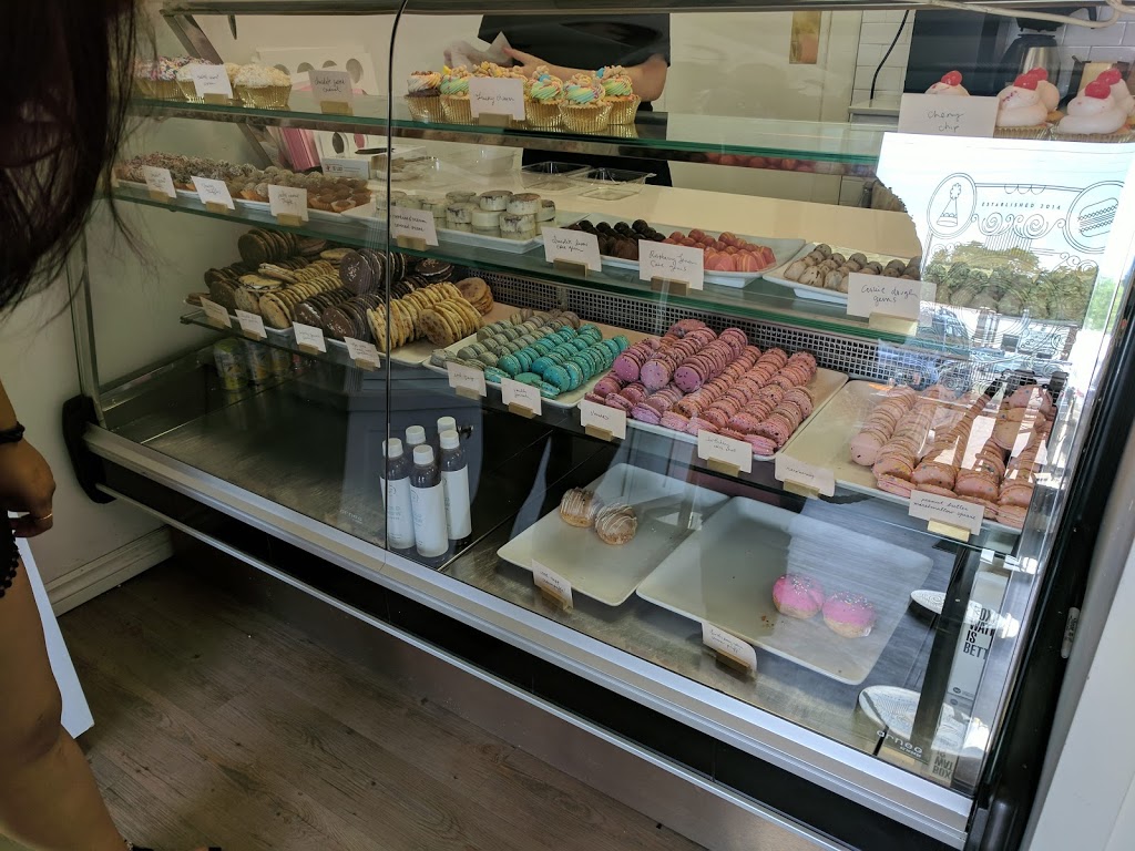 Jenna Rae Cakes | 580 Academy Rd, Winnipeg, MB R3N 0E3, Canada | Phone: (204) 691-4222
