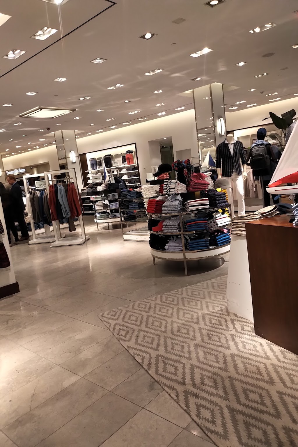 Harry Rosen | 3401 Dufferin St, North York, ON M6A 2T9, Canada | Phone: (416) 787-4231
