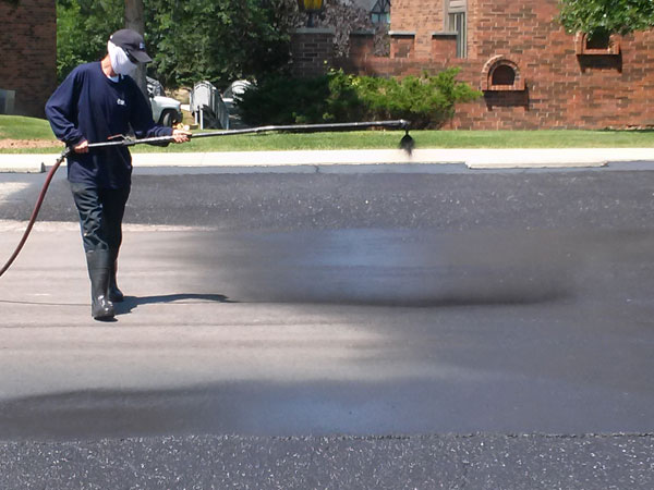 Asphalte Québec | 881 Rue Toussaint-Bénard, Boucherville, QC J4B 4G3, Canada | Phone: (438) 933-3330