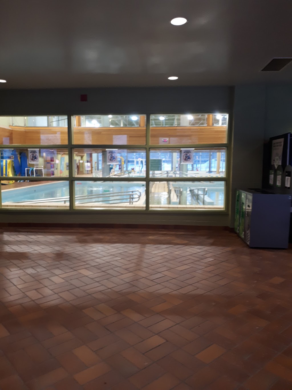 Complexe aquatique de Saint-Léonard | 5115 Rue des Galets, Saint-Léonard, QC H1R 3W6, Canada | Phone: (514) 328-8595