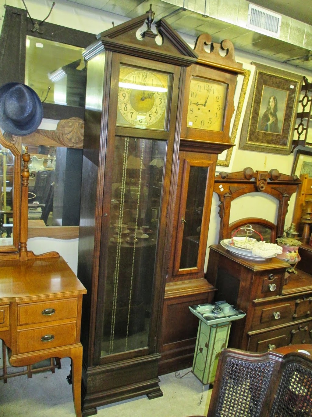 Creighton House Antiques | 3791 Main St, Jordan Station, ON L0R 1S0, Canada | Phone: (905) 562-4461