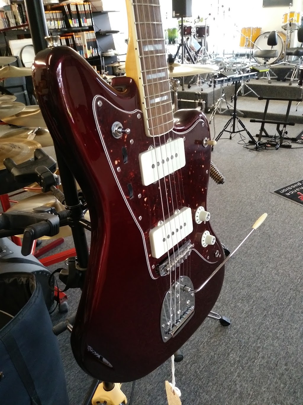 Van Halteren Music Centre | 8 Wellington St, Lindsay, ON K9V 3N1, Canada | Phone: (705) 324-2111