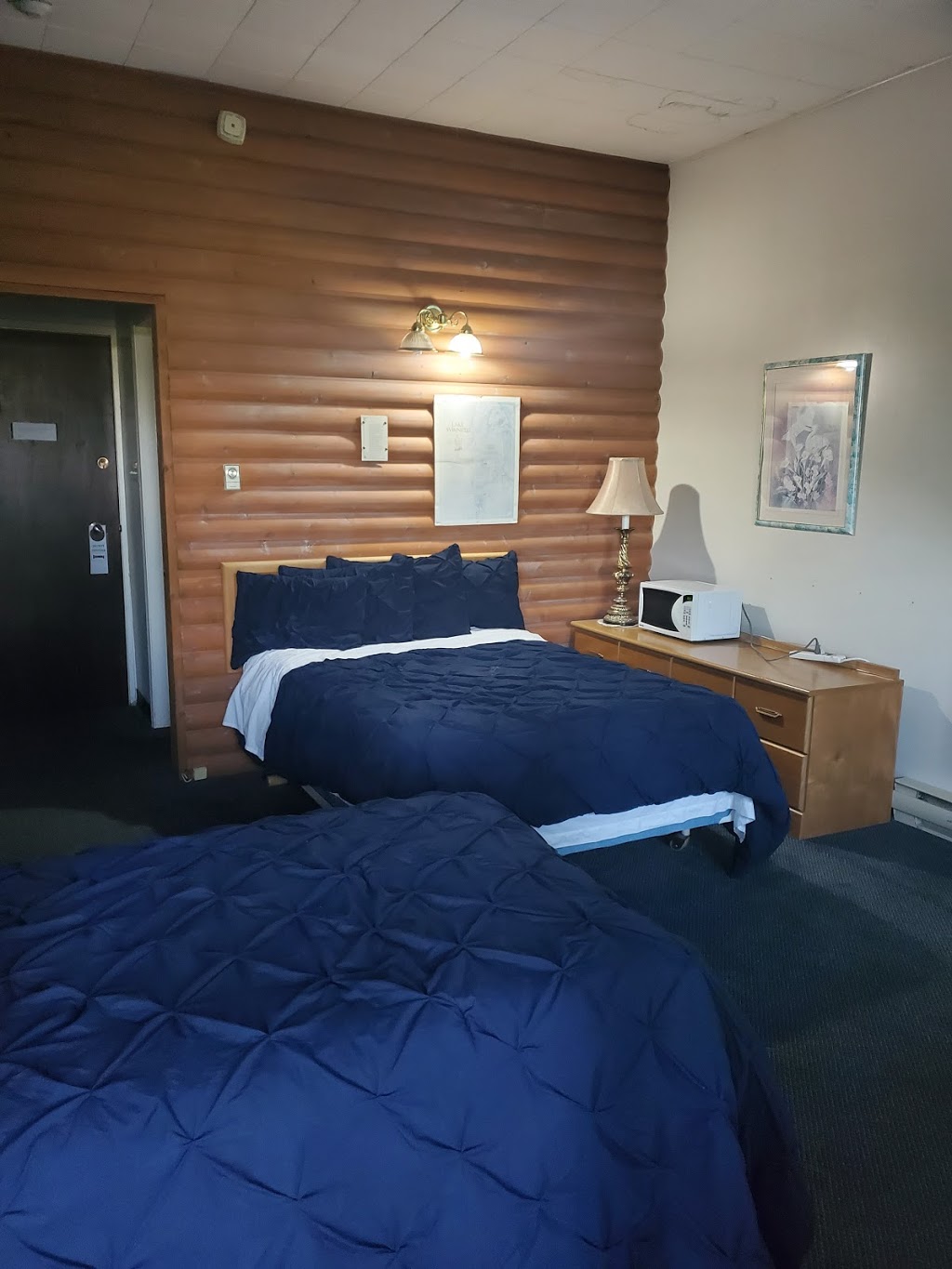 Birchwood Motor Hotel | 112018 Provincial Trunk Hwy 59, Traverse Bay, MB R0E 2A0, Canada | Phone: (204) 756-2596