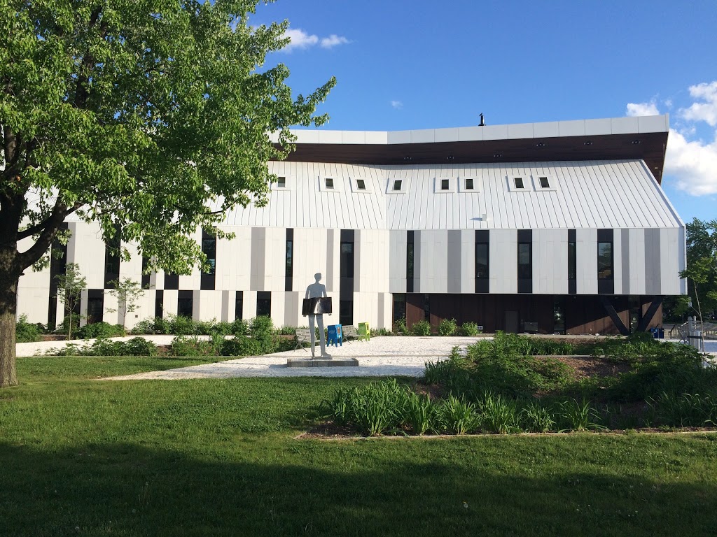 Bibliothèque de Varennes | 2221 Boulevard René-Gaultier, Varennes, QC J3X 1E3, Canada | Phone: (450) 652-3949