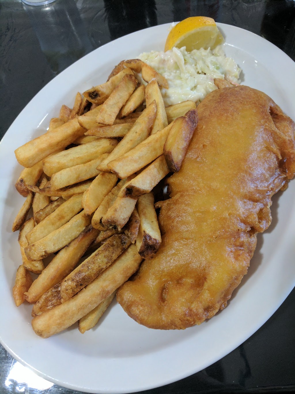 Captain Jacks Restaurant | 450 Woodlawn Rd W, Guelph, ON N1K 1A6, Canada | Phone: (519) 826-7444