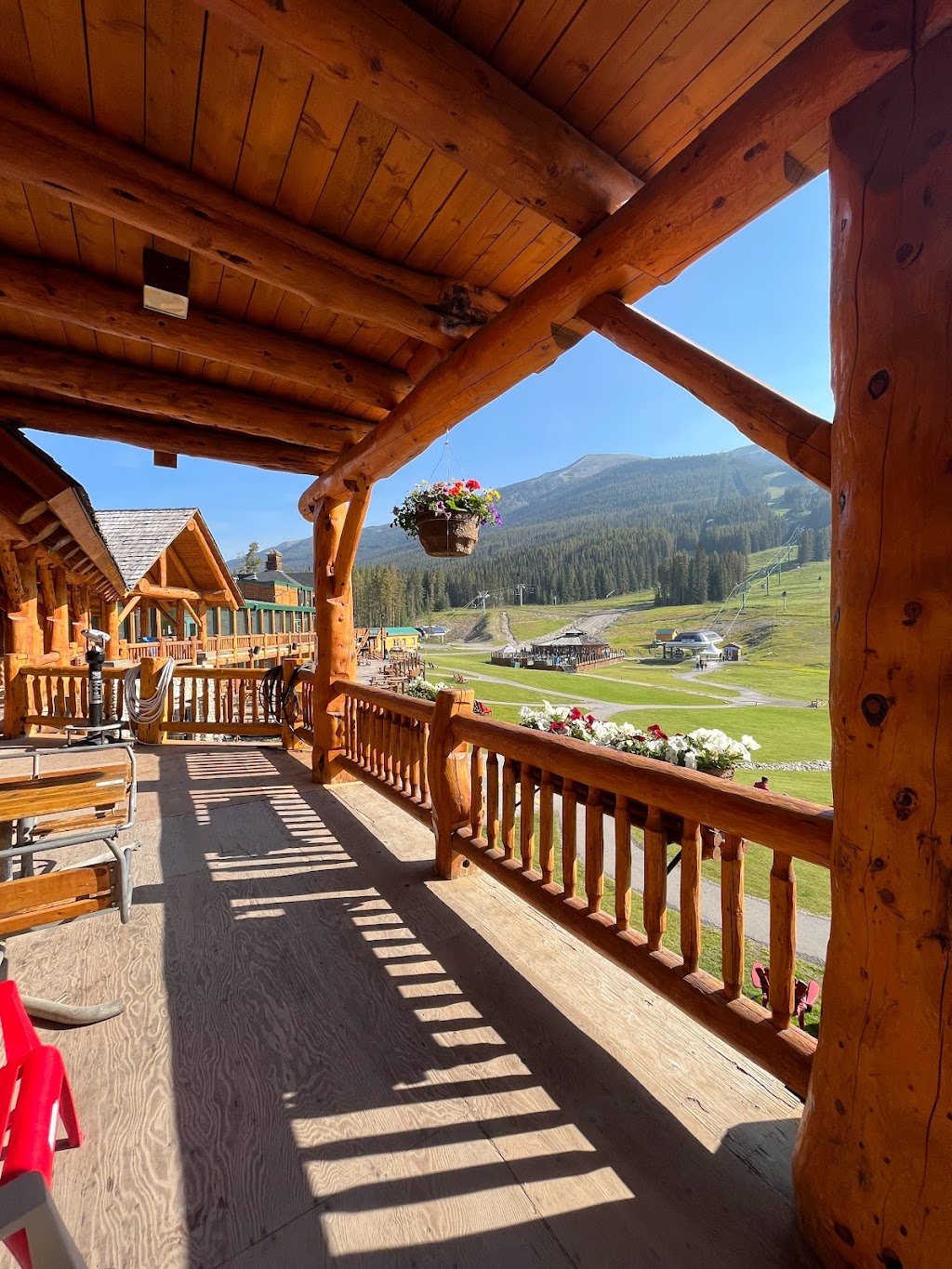 The Lodge of the Ten Peaks Café | 1 Whitehorn Rd, Lake Louise, AB T0L 1E0, Canada | Phone: (877) 956-8473