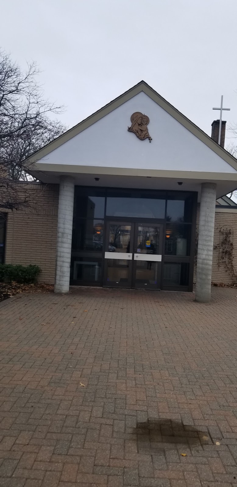 Holy Rosary Church | 287 Plains Rd E, Burlington, ON L7T 2C7, Canada | Phone: (905) 634-7441