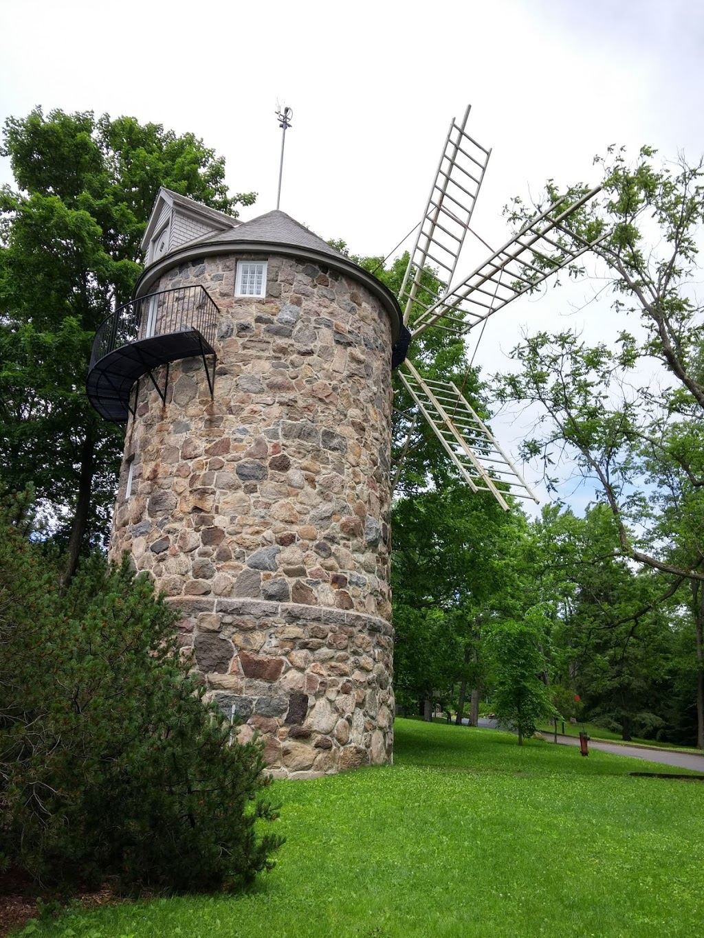 Parc des Moulins | 8191 Avenue du Zoo, Québec, QC G1G 6T8, Canada | Phone: (418) 528-0773