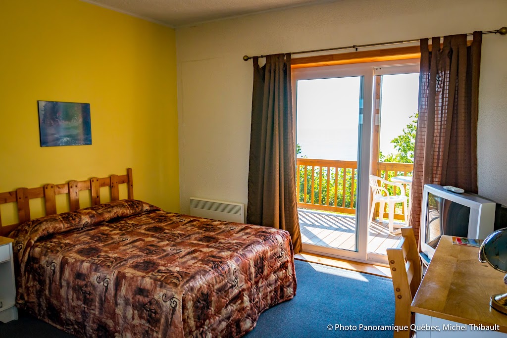 Auberge De LAnse | 100 Rte de lAnse-au-Persil, Rivière-du-Loup, QC G5R 5Z6, Canada | Phone: (800) 556-0406