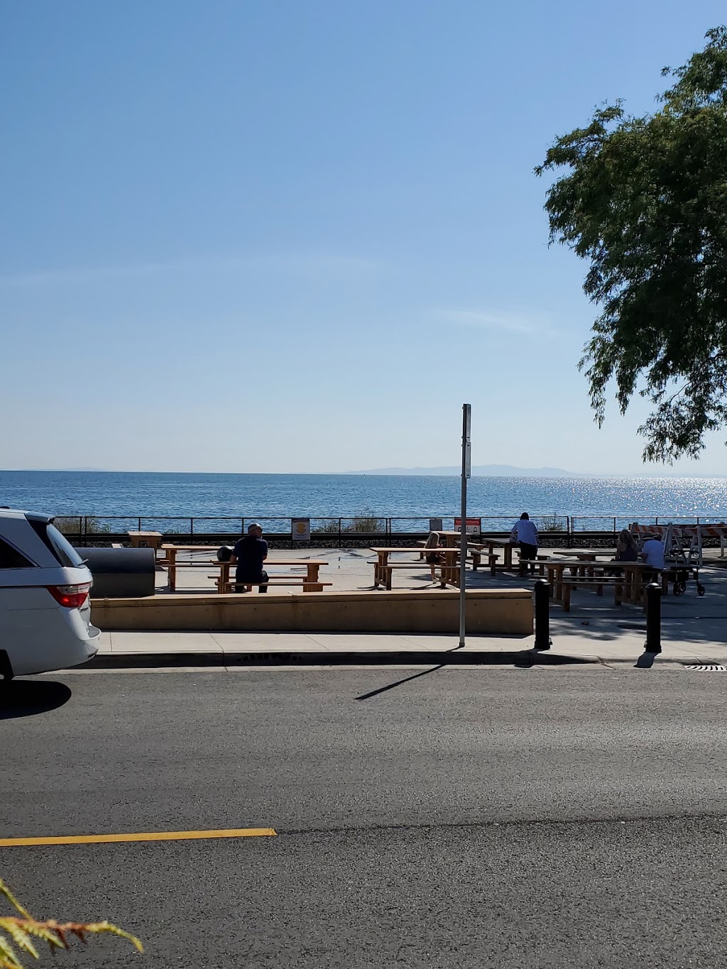 The Ocean Beach Crafts, Drafts & Eats | 14995 Marine Dr, White Rock, BC V4B 1C3, Canada | Phone: (604) 385-9977