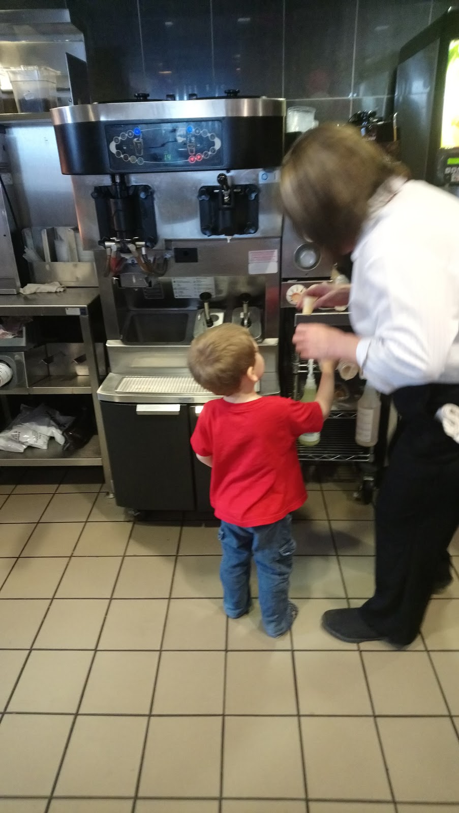 McDonalds | 640 Boulevard Maloney O, Gatineau, QC J8P 7M4, Canada | Phone: (819) 246-8202