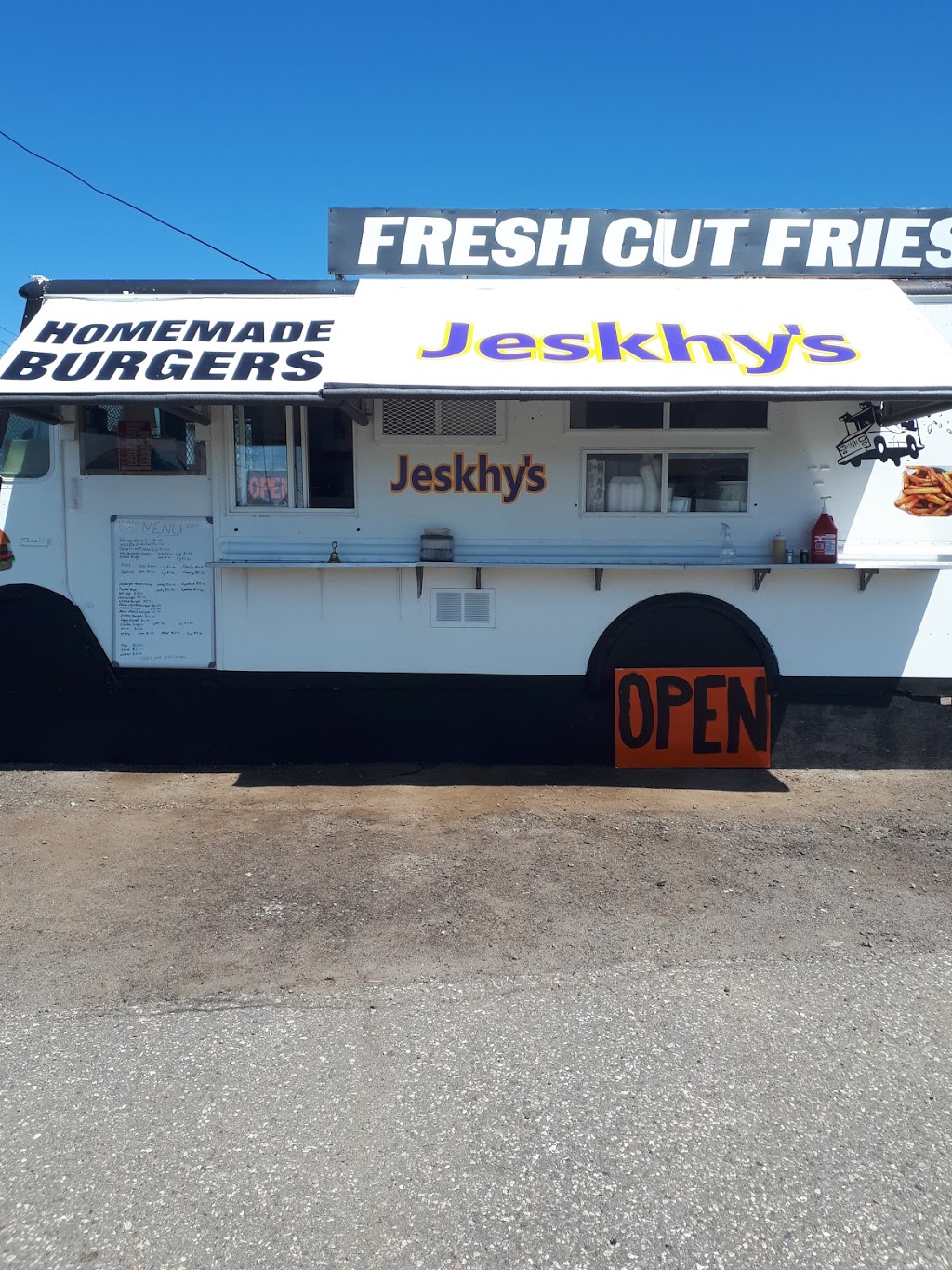 SOUTH NEERING VARIETY | 2060 Hwy 61, Thunder Bay, ON P7J 1M6, Canada | Phone: (807) 475-3712