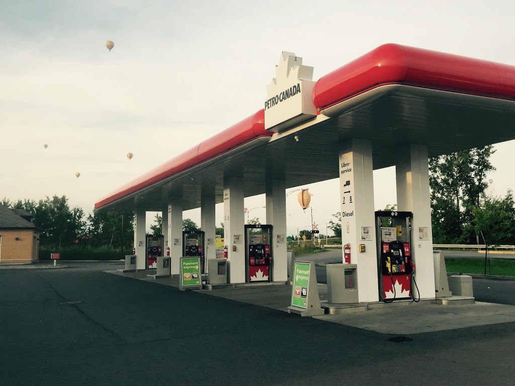 Pétro-Canada | 410 Boulevard Croisetière N, Saint-Jean-sur-Richelieu, QC J2X 0E5, Canada | Phone: (450) 376-6448