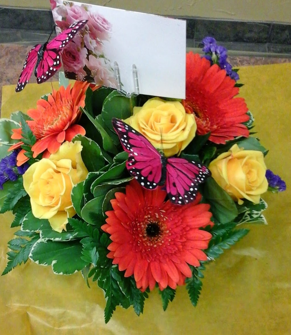 VanWees Mostly Roses | 807 Dundas St, Woodstock, ON N4S 1G2, Canada | Phone: (519) 537-5564