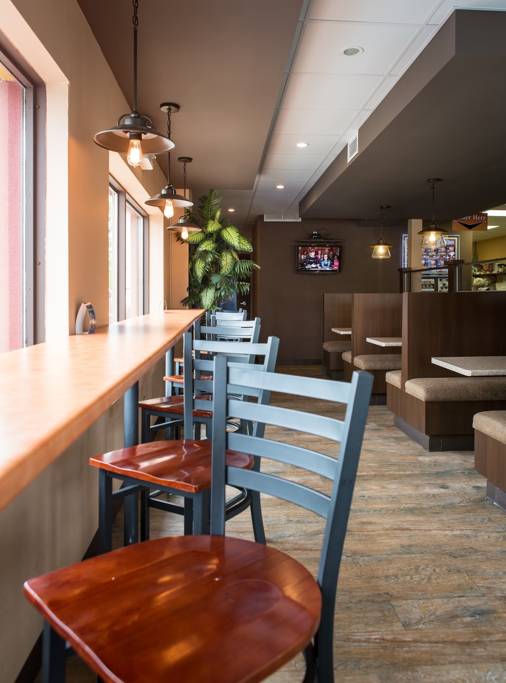 Garrison Grill | 385 Garrison Rd, Fort Erie, ON L2A 1N1, Canada | Phone: (905) 871-2586