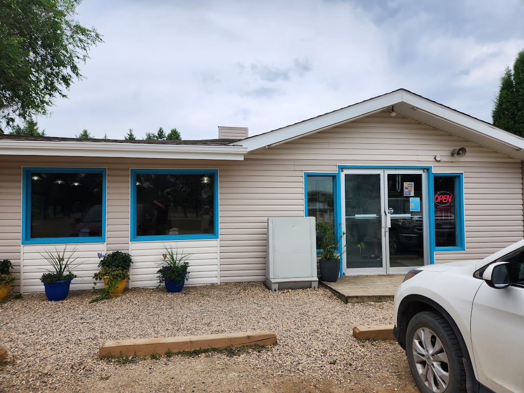Summer Shack Drive Inn Restaurant | Third Ave, Carberry, MB R0K 0H0, Canada | Phone: (204) 834-2909