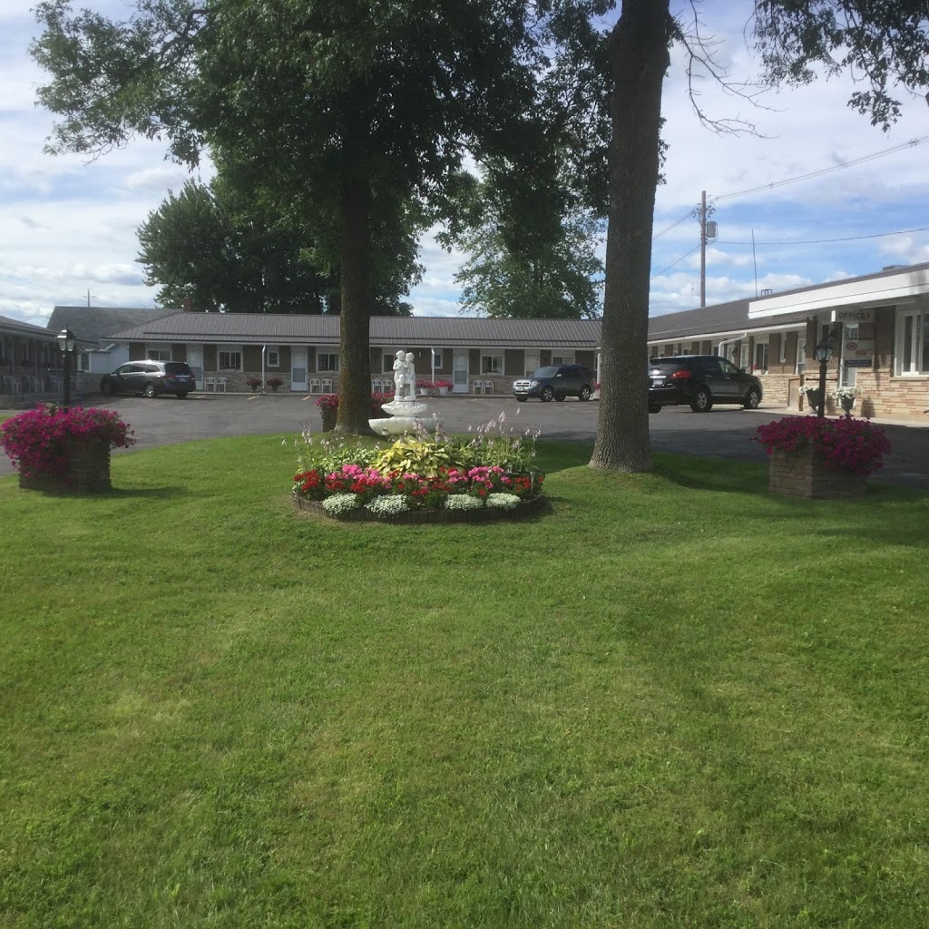 Tay Inn | 125 Dufferin Street hwy 7 & 511, Perth, ON K7H 3A5, Canada | Phone: (613) 267-3300