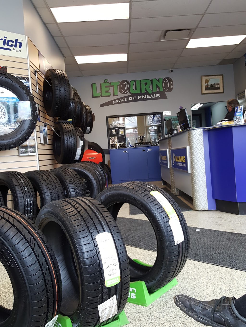Létourno Service De Pneus Inc | 2675 Boulevard Wilfrid-Hamel, Québec, QC G1P 2H9, Canada | Phone: (418) 684-2026