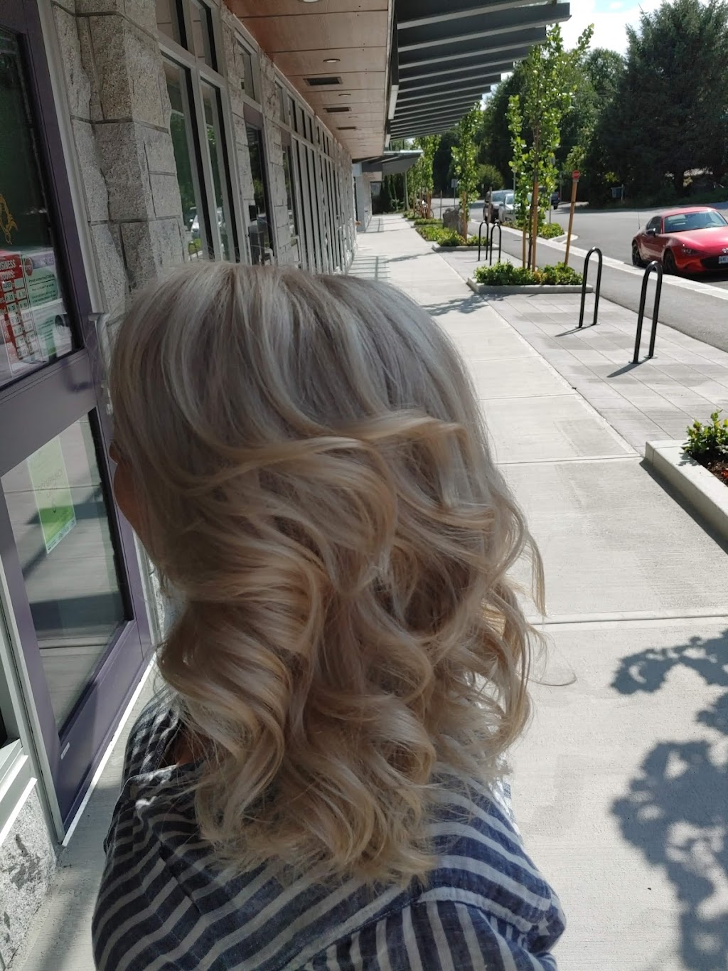 Awesome Hair Salon | 37846 3 Ave, Squamish, BC V8B 1B9, Canada | Phone: (604) 390-3911