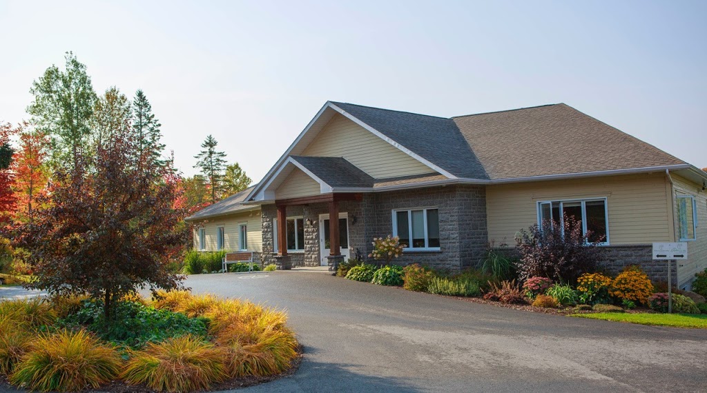 Maison La Cinquième Saison | 6900 Rue des Pins, Lac-Mégantic, QC G6B 2M1, Canada | Phone: (819) 554-8129