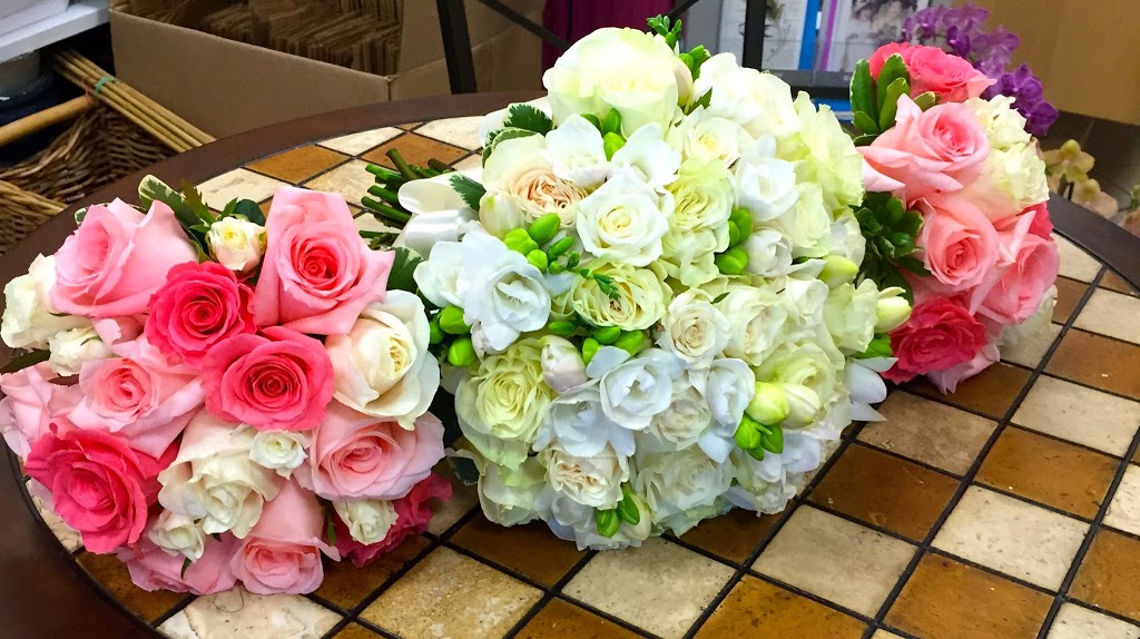 Flowers On Ten | 5027 Hurontario St Unit #2, Mississauga, ON L4Z 3X6, Canada | Phone: (905) 501-0200