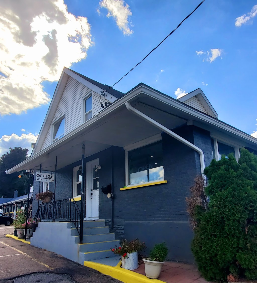 Hillside Inn | 638 Pembroke St E, Pembroke, ON K8A 3L9, Canada | Phone: (613) 732-3616