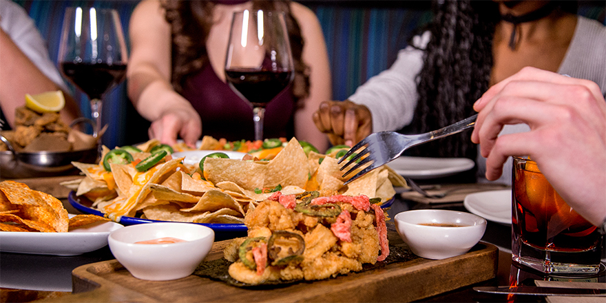 Moxies Grill & Bar | 3967 Riverside Dr, Ottawa, ON K1V 1C1, Canada | Phone: (613) 731-5000