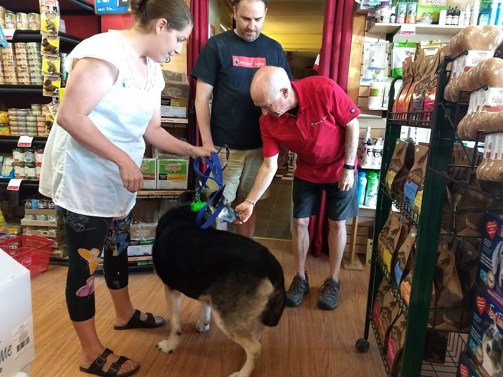 Village Pet Food & Supply | 3305 Lakefield Rd, Lakefield, ON K0L 2H0, Canada | Phone: (705) 652-9494