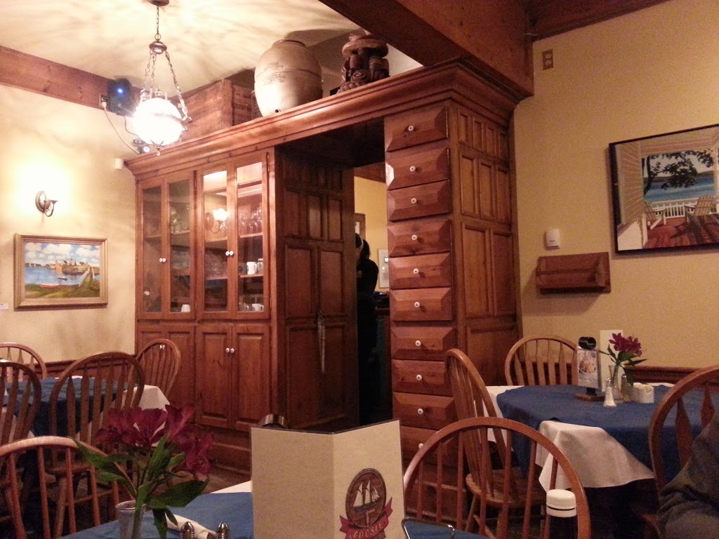 Focsle Tavern | 42 Queen St, Chester, NS B0J 1J0, Canada | Phone: (902) 275-1408